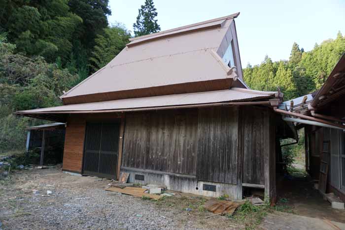 かわいい茅葺屋根の古民家。近日販売します！ | スエタカホットニュース